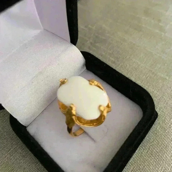 🔥2/40$🔥Beautiful women’s  ring. Never worn - Picture 2 of 9